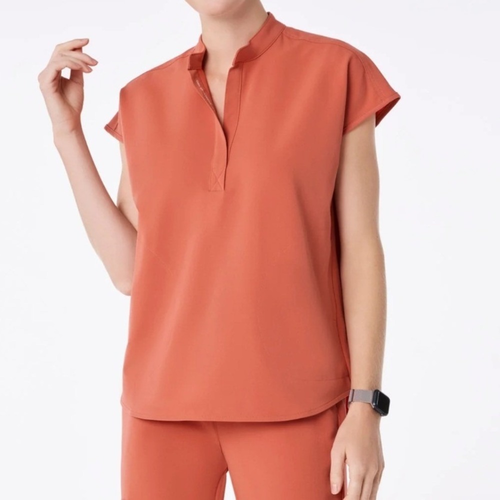 FIGS Rafaela Scrub Top Medium Clay Rust Mandarin Collar WXXSW1003N Womens
